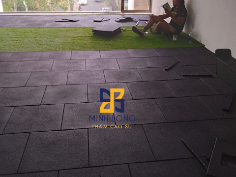 Thi công sàn cao su, sàn cỏ nhân tạo – Phú Mỹ Hưng